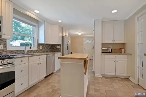 61 Moore Avenue Waldwick NJ 07463