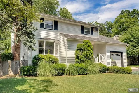 61 Moore Avenue Waldwick NJ 07463