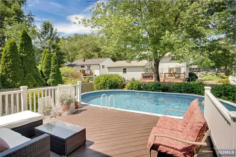 61 Moore Avenue Waldwick NJ 07463
