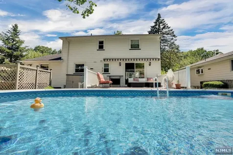 61 Moore Avenue Waldwick NJ 07463