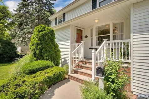 61 Moore Avenue Waldwick NJ 07463
