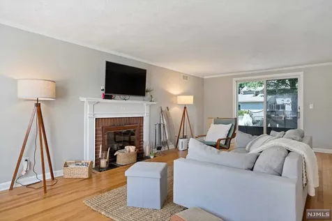 61 Moore Avenue Waldwick NJ 07463