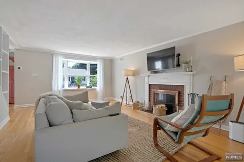 61 Moore Avenue Waldwick NJ 07463