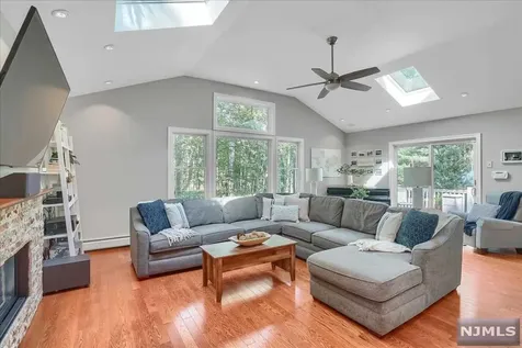 59 E Oak Street Ramsey NJ 07446