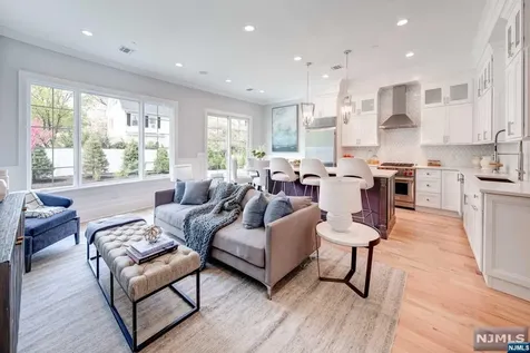 13 Gabriel Court Paramus NJ 07652