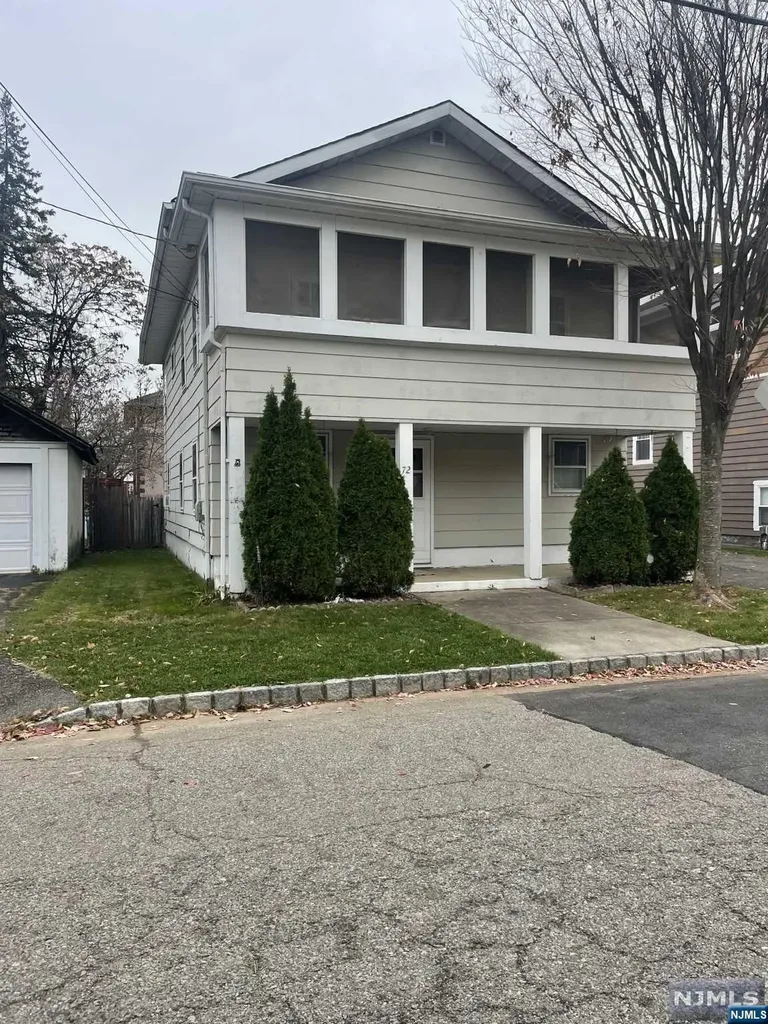 72 Van Pelt Place Little Falls NJ 07424