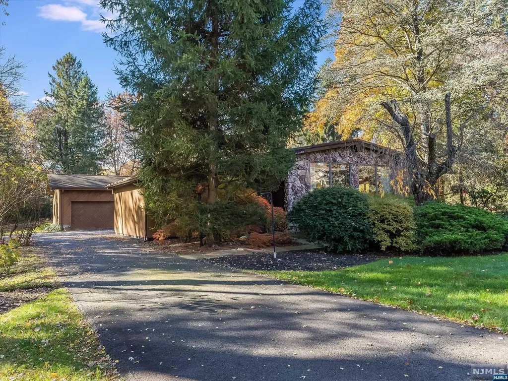 68 Woodcliff Lake Road Saddle River NJ 07458