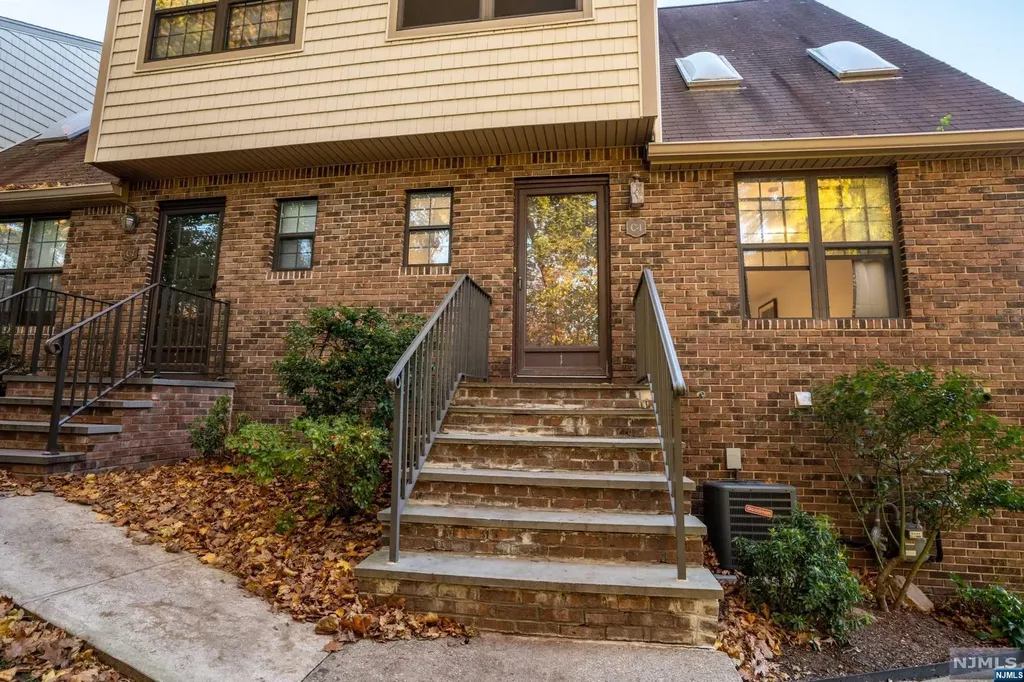 101 E Oak Street Oakland NJ 07436