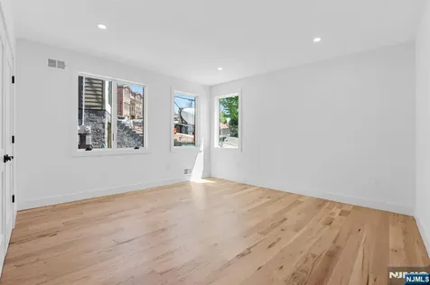 849 Pleasantview Terrace Ridgefield NJ 07657