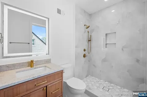 849 Pleasantview Terrace Ridgefield NJ 07657