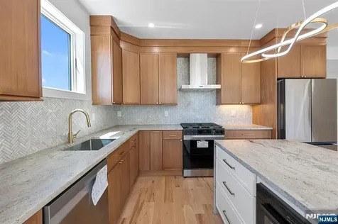 849 Pleasantview Terrace Ridgefield NJ 07657