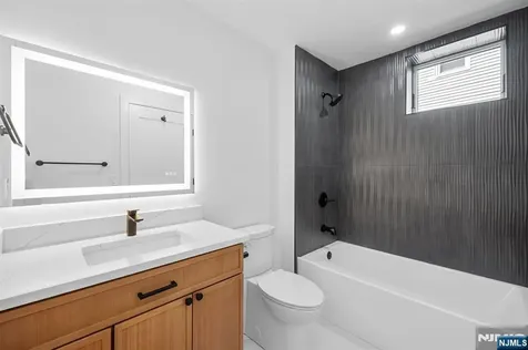 849 Pleasantview Terrace Ridgefield NJ 07657