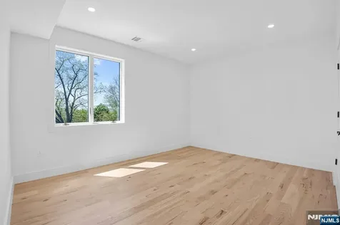 849 Pleasantview Terrace Ridgefield NJ 07657