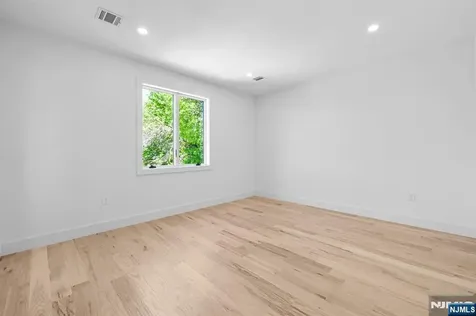 849 Pleasantview Terrace Ridgefield NJ 07657