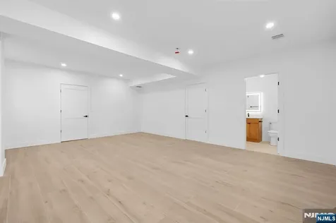 849 Pleasantview Terrace Ridgefield NJ 07657