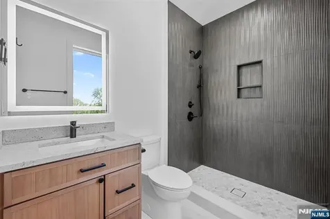 849 Pleasantview Terrace Ridgefield NJ 07657