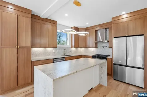 849 Pleasantview Terrace Ridgefield NJ 07657