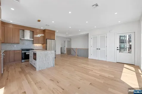 849 Pleasantview Terrace Ridgefield NJ 07657