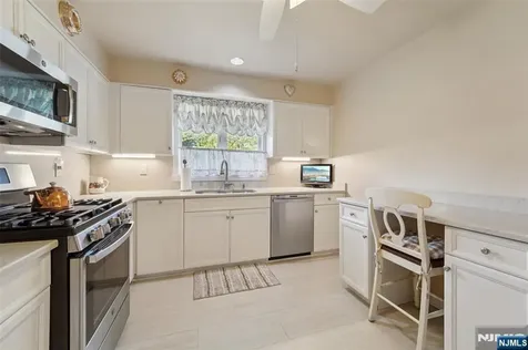 28 Parsons Court Mahwah NJ 07430