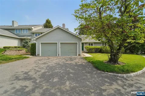 28 Parsons Court Mahwah NJ 07430