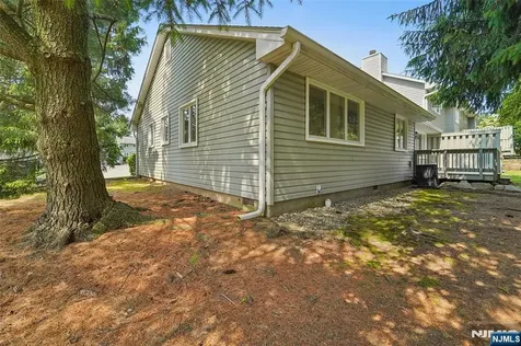 28 Parsons Court Mahwah NJ 07430