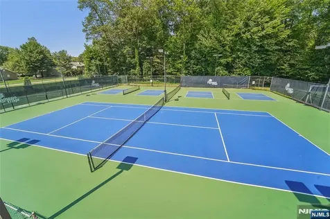 28 Parsons Court Mahwah NJ 07430