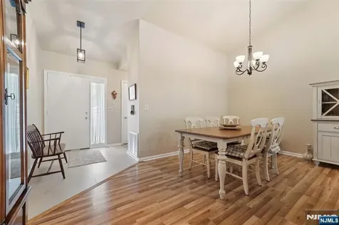 28 Parsons Court Mahwah NJ 07430