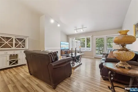 28 Parsons Court Mahwah NJ 07430