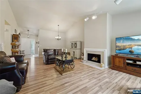 28 Parsons Court Mahwah NJ 07430