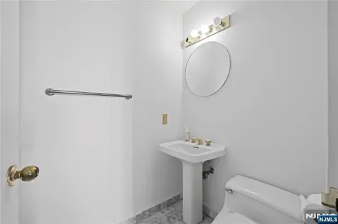 100 Carlyle Cliffside Park NJ 07010