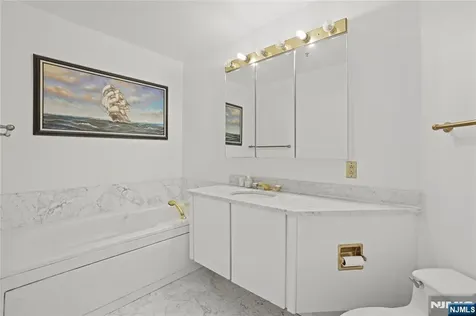 100 Carlyle Cliffside Park NJ 07010