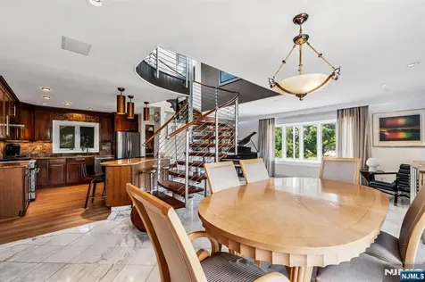 28 Elizabeth Court Secaucus NJ 07094