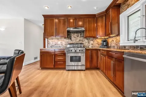 28 Elizabeth Court Secaucus NJ 07094