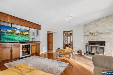 28 Elizabeth Court Secaucus NJ 07094