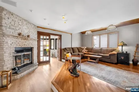 28 Elizabeth Court Secaucus NJ 07094