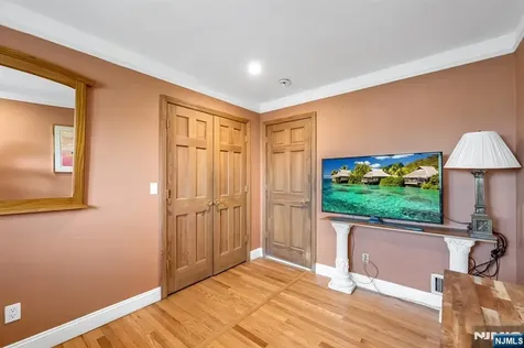 28 Elizabeth Court Secaucus NJ 07094