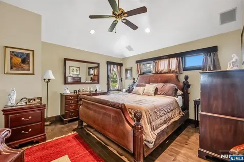 28 Elizabeth Court Secaucus NJ 07094