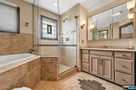 28 Elizabeth Court Secaucus NJ 07094