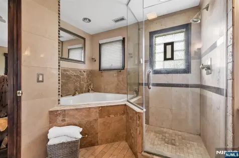 28 Elizabeth Court Secaucus NJ 07094