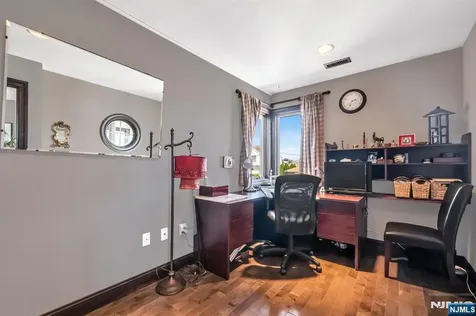 28 Elizabeth Court Secaucus NJ 07094