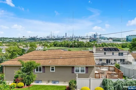 28 Elizabeth Court Secaucus NJ 07094