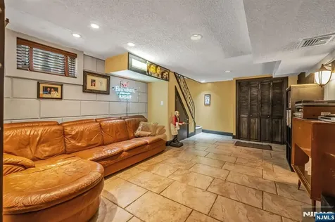 28 Elizabeth Court Secaucus NJ 07094