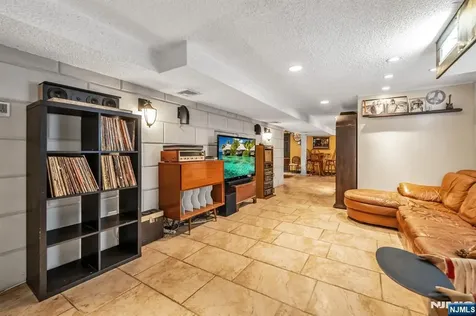 28 Elizabeth Court Secaucus NJ 07094