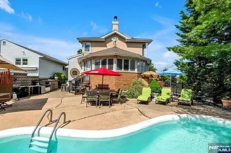28 Elizabeth Court Secaucus NJ 07094