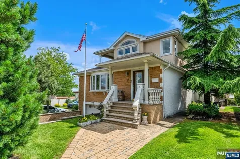 28 Elizabeth Court Secaucus NJ 07094