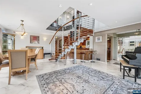 28 Elizabeth Court Secaucus NJ 07094
