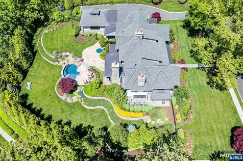 210 Heights Road Ridgewood NJ 07450