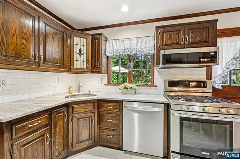 238 Spring Valley Road Park Ridge NJ 07656