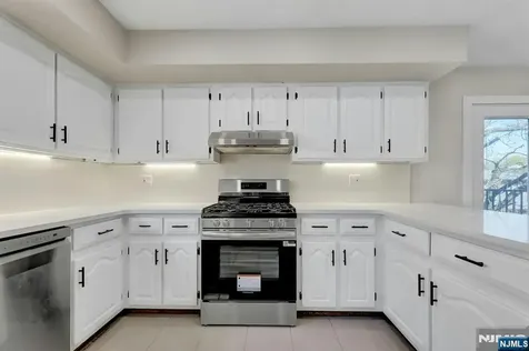 535 Orchard Avenue Palisades Park NJ 07650