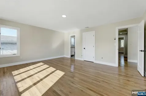 535 Orchard Avenue Palisades Park NJ 07650